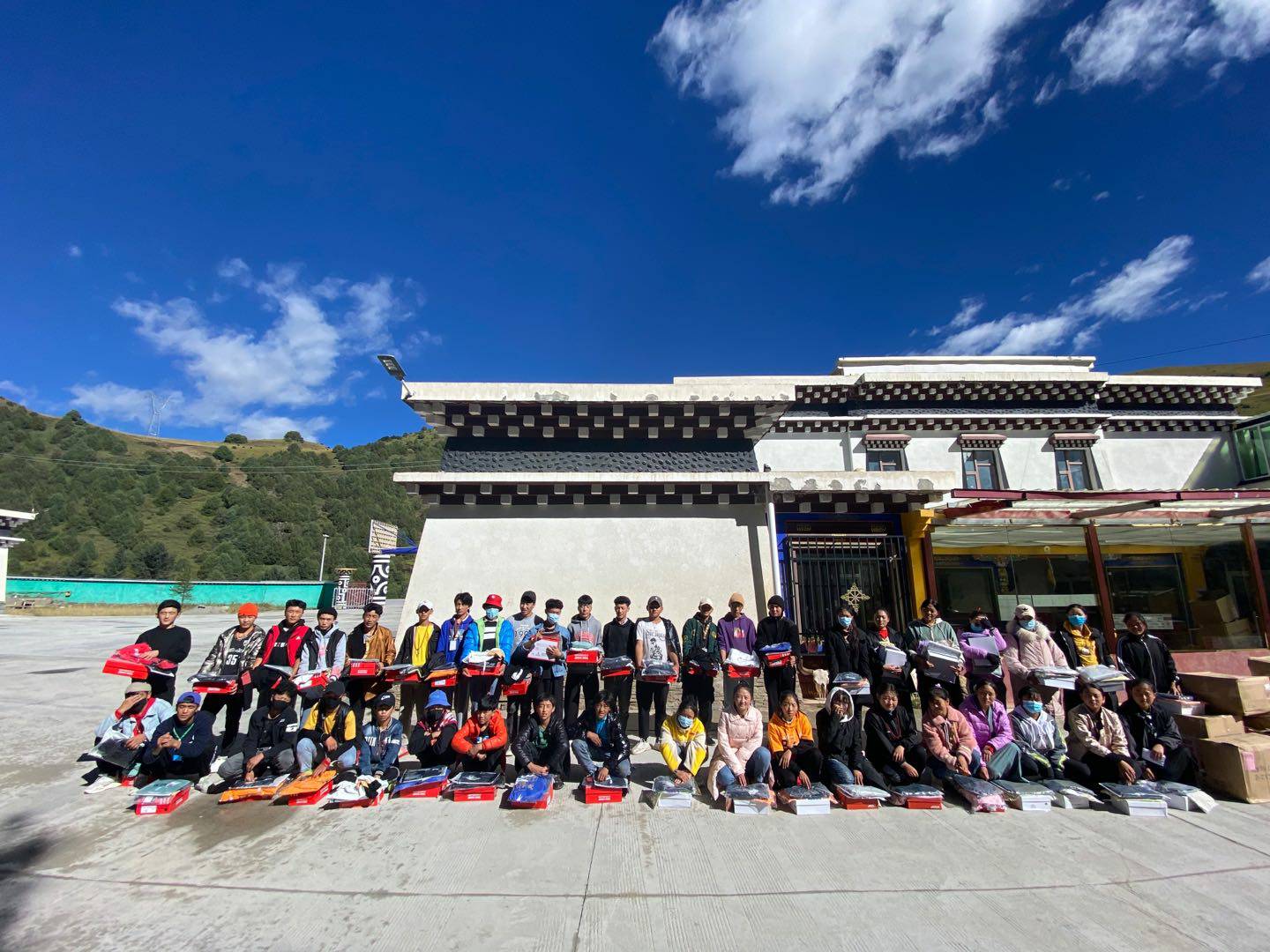 南京唐锋汽车维修与保养有限公司公益回顾丨家国同欢月同圆 温暖满载甘孜州(图8)